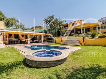 Casa · 1022m² · 4 Recámaras · 1 Estacionamiento · Casa en Venta en Burgos, Temixco