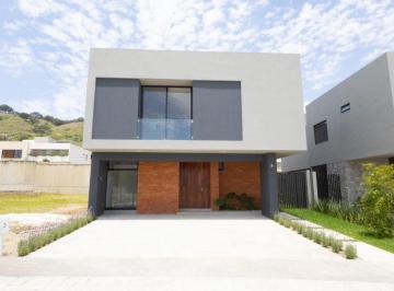 Casa en condominio · 233m² · 3 Recámaras · 3 Estacionamientos · Casa Nueva con Roof Garden en El Edén