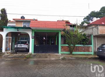 Casa · 306m² · 4 Recámaras · 2 Estacionamientos · Casa en Venta. Colonia. Electricista. Huauchinango Puebla.