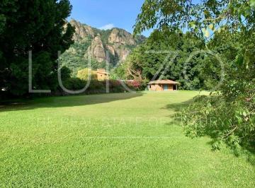 Casa · 8285m² · 2 Recámaras · 4 Estacionamientos · Casa en Venta en Tepoztlán