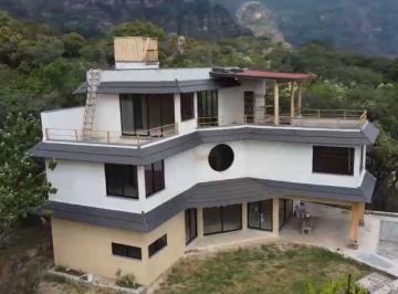 Casa · 1500m² · 2 Recámaras · 3 Estacionamientos · Casa en Venta en Tepoztlan