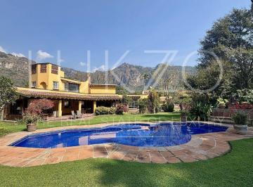 Casa · 3007m² · 7 Recámaras · 8 Estacionamientos · Casa en Venta en Barrio Santo Domingo, Tepoztlán