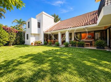 Casa · 513m² · 4 Recámaras · 4 Estacionamientos · Casa en Venta en Cuernavaca