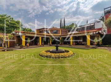 Casa · 1353m² · 3 Recámaras · 5 Estacionamientos · Casa en Venta en Barrio San José, Tepoztlán