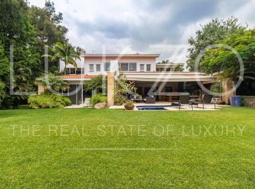 Casa · 1634m² · 3 Recámaras · 3 Estacionamientos · Casa en Venta en Cuernavaca