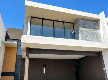 Casa de 4 habitaciones, Santiago · Casa con 4 Recámaras en Amorada Residencial