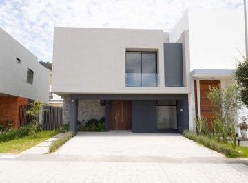 Casa · 233m² · 3 Recámaras · 3 Estacionamientos · Estrena Casa en El Eden con Roof Garden y Estudio en Pb