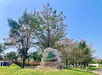 dbc8a1114b945bb10d77b9f321f51e7368148f619ffefb639923ba31aa5de41a · Terreno en Esquina en Venta, Parque Central, Al Norte de Mérida Yucatán