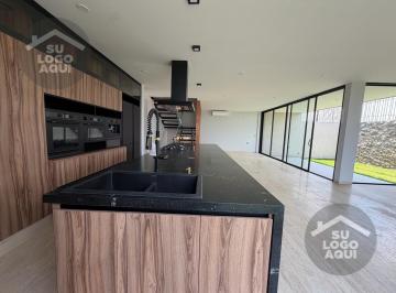 Casa · 250m² · 5 Recámaras · 4 Estacionamientos · Casa - Fraccionamiento El Campanario