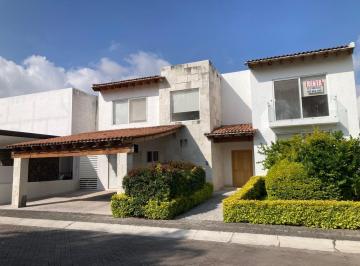 Casa · 677m² · 3 Recámaras · 4 Estacionamientos · Casa en Renta en Rinconada Jurica, Querétaro, Querétaro.