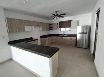 Casa de 3 habitaciones, Mérida · Casa Equipada en Privada 3 Recámaras, Alberca y Cuarto de Servicio