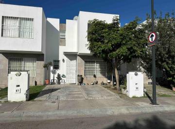 Casa · 116m² · 4 Recámaras · 2 Estacionamientos · Venta Casa Frente Area Verde 4 Recamaras Paseos del Bosque Queretaro