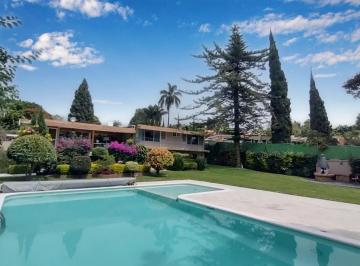 Casa · 2366m² · 5 Recámaras · 5 Estacionamientos · Casa en Venta en Fracc. Jardines de Ahuatepec, Cuernavaca Morelos.