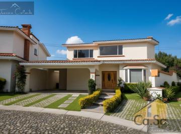 Casa · 335m² · 3 Recámaras · 4 Estacionamientos · Residencia en Renta en Rincón Viejo | Amplio Jardín a Espaldas de Town Square