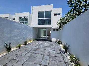 Casa · 120m² · 3 Recámaras · 2 Estacionamientos · Casa en Preventa!. en Bosques de Cuernavaca