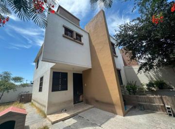 Casa de 3 habitaciones, García · Casa de Esquina en Las Lomas Setor Bosques