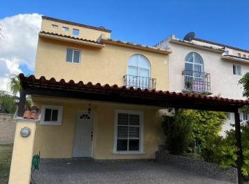 Casa en condominio de 3 habitaciones, Corregidora · Casa con 3 Recámaras en Renta en Corregidora, Frente a Plaza Candiles