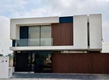 Casa en condominio · 220m² · 4 Recámaras · 3 Estacionamientos · Casa en Condominio en Fraccionamiento Carlota Hacienda Vanegas
