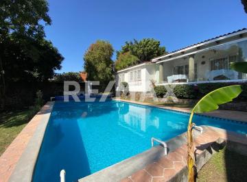 Casa · 997m² · 2 Recámaras · 1 Estacionamiento · Casa en Venta en Morelos, Cuernavaca