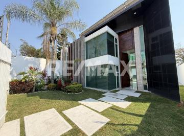 Casa · 600m² · 5 Recámaras · 4 Estacionamientos · Casa Venta en Fraccionamiento Real de Oaxtepec