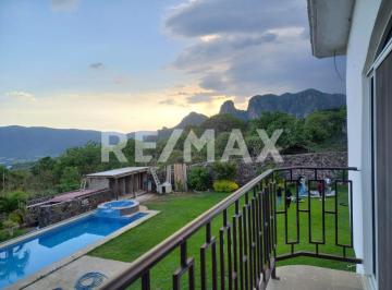 Casa · 1800m² · 5 Recámaras · 6 Estacionamientos · Casa en Venta en Morelos, Tepoztlán