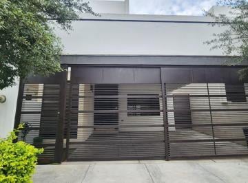 Casa · 120m² · 3 Recámaras · 2 Estacionamientos · Casa en en Renta en Privalia Cumbres I