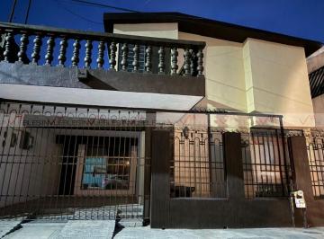 Casa · 225m² · 4 Recámaras · 1 Estacionamiento · Casa en Venta en La Florida