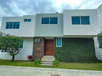 Casa de 4 habitaciones, Tlajomulco de Zúñiga · Renta Casa en Fraccionamiento Lago Nogal.