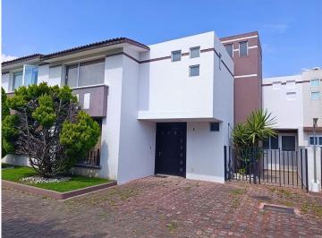 f6b58196f595c781eabfdc6483b70addad342deb2c32b002433fd96de4fea65f · Casa en Venta Residencial "El Baldaquin", Metepec, Estado de México