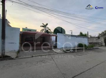 Casa · 381m² · Casa con Excelente Patio Ampliación Unidad Nacional, Madero