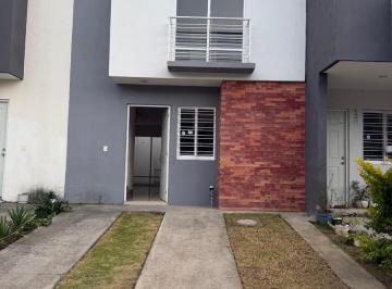 Casa · 95m² · 3 Recámaras · 2 Estacionamientos · Casa en Fraccionamiento Parques de Tesistán