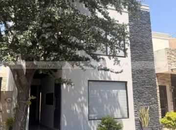 Casa · 113m² · 3 Recámaras · 1 Estacionamiento · Casa en Renta en Los Rincones Residencial