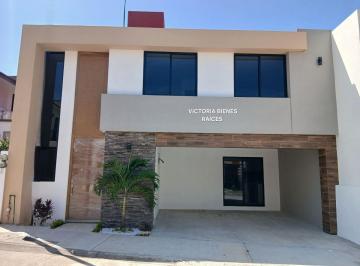 Casa de 3 habitaciones, Fortín · Casa de 176 m² con 3 Recámaras en Venta en Residencial La Llave