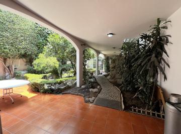 Casa · 361m² · 3 Recámaras · 4 Estacionamientos · Hermosa Casa con Estilo Clásico en El Centro de La Col. del Valle Sobre Amores