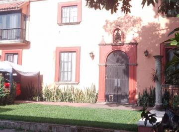 Casa · 650m² · 5 Recámaras · 2 Estacionamientos · Casa en Venta en Cuernavaca, Colonia Vicente Estrada Cajigal