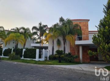 Casa · 685m² · 3 Recámaras · 3 Estacionamientos · Casa en Renta en Fracc. Puerta de Hierro Zapopan
