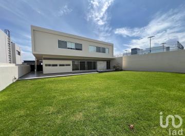 Casa · 490m² · 3 Recámaras · 3 Estacionamientos · Balcones de Juriquilla Casa en Venta