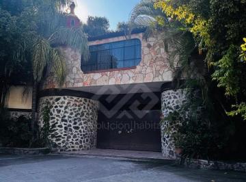Casa · 3000m² · 4 Recámaras · 1 Estacionamiento · Casa Sola en Venta, en Jiutepec, Mor, con Jardines y Abroles Frutales, Junto a un Arroyo en San Gaspa