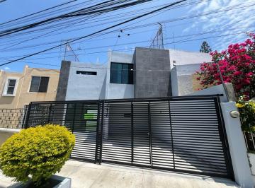Casa · 96m² · 3 Recámaras · 2 Estacionamientos · Casa Remodelada en Jardines Alcalde