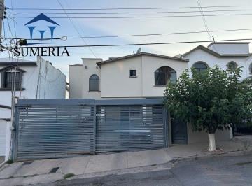 5313dc252c4f5b6a29c06e2b220c32ce88188f371da9afeb6f8bc5f6ee27895c · Casa con Paneles en Zona Residencial