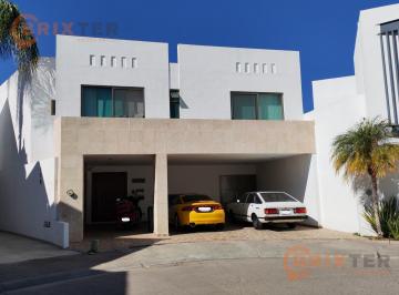Casa · 371m² · 4 Recámaras · 3 Estacionamientos · Casa en Venta en La Paloma, Residencial