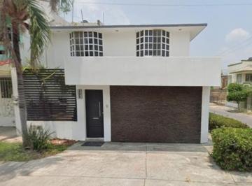 Casa de 4 habitaciones, Tuxtla Gutiérrez · Casa en Venta, C. El Monte Fracc. Campanario Mun. Tuxtla Gutierrez C. P. 29057 Chiapas