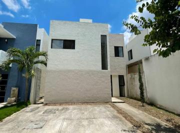 Casa · 160m² · 3 Recámaras · 2 Estacionamientos · Casa en Privada Residencial, Poniente de Mérida