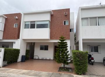 Casa · 110m² · 3 Recámaras · 2 Estacionamientos · Casa en Renta en Los Olivos