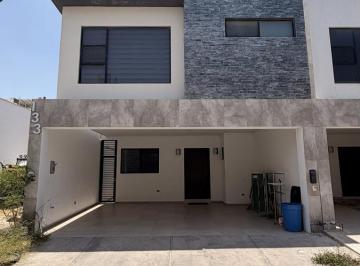 Casa · 135m² · 3 Recámaras · 2 Estacionamientos · Casa en La Encomienda