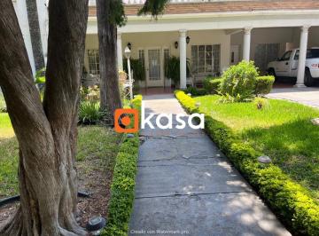 Casa de 6 habitaciones, Monterrey · Casa en Venta en Vista Hermosa, Monterrey - Amplio Terreno y Gran Potencial
