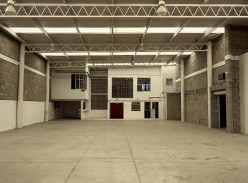 Bodega · Bodega Comercial con Oficinas y Showroom