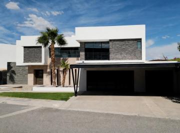 Casa · 471m² · 4 Recámaras · Casa en Venta en Fraccionamiento Misiones de Los Lagos