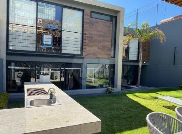 Fachada desde el jardín · Casa en Condominio en Venta en Lomas de Las Palmas