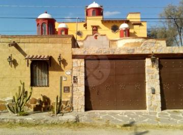 Casa · 350m² · 4 Recámaras · 2 Estacionamientos · Casa en Venta en Villa de Los Frailes